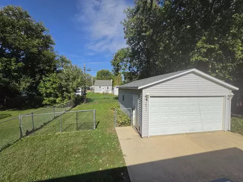 Exterior - 1410 E 14th St, Sterling, IL 61081 photo 1 of 3