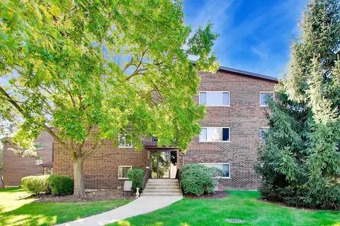 640 Perrie Dr #103, Elk Grove Village, IL 60007
