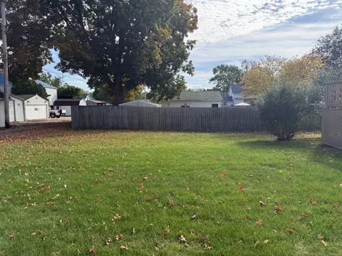 Exterior - 206 E Clark St, Princeton, IL 61356 photo 4 of 9