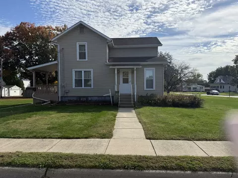 Exterior - 206 E Clark St, Princeton, IL 61356 photo 5 of 9
