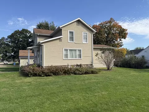 Exterior - 206 E Clark St, Princeton, IL 61356 photo 7 of 9