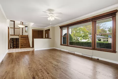 Living - 770 S Stuart Ave, Elmhurst, IL 60126 photo 2 of 4