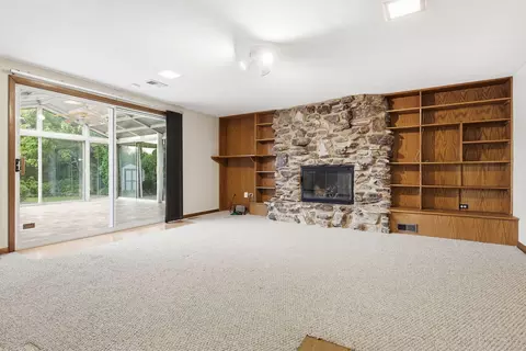Living - 770 S Stuart Ave, Elmhurst, IL 60126 photo 4 of 4