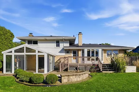 Exterior - 770 S Stuart Ave, Elmhurst, IL 60126 photo 2 of 5
