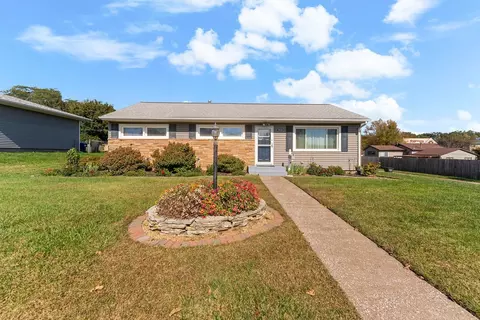 1818 W 38th Pl, Davenport, IA 52806