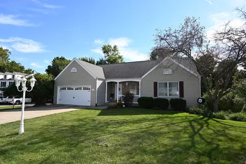 104 Brenyn Ct, East Peoria, IL 61611