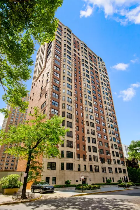 421 W Melrose St #18BC, Chicago, IL 60657