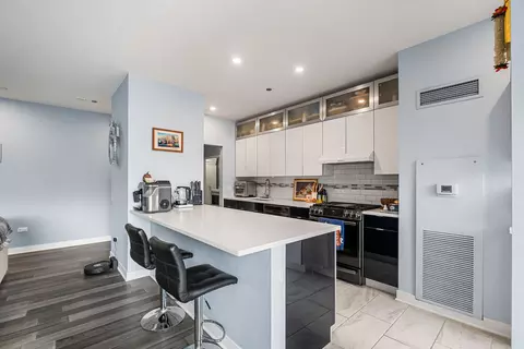 Kitchen - 8 E Randolph St #1605, Chicago, IL 60601 photo 1 of 3