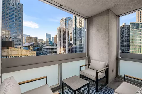 Exterior - 8 E Randolph St #1605, Chicago, IL 60601 photo 1 of 3