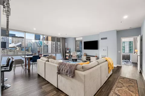 Living - 8 E Randolph St #1605, Chicago, IL 60601 photo 1 of 4