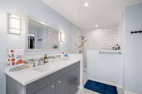 Bath - 8 E Randolph St #1605, Chicago, IL 60601 photo 2 of 3