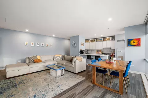 Living - 8 E Randolph St #1605, Chicago, IL 60601 photo 3 of 4
