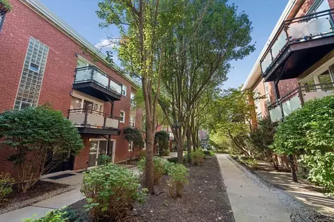 6415 N Damen Ave #3W, Chicago, IL 60645