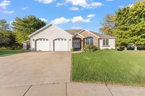 101 Red Bud Ct, Mahomet, IL 61853