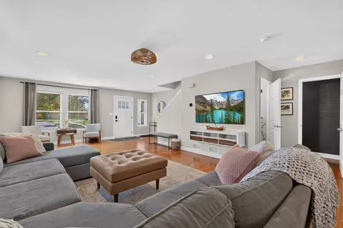 Living - 611 Walnut Ave, Maple Park, IL 60151 photo 2 of 4