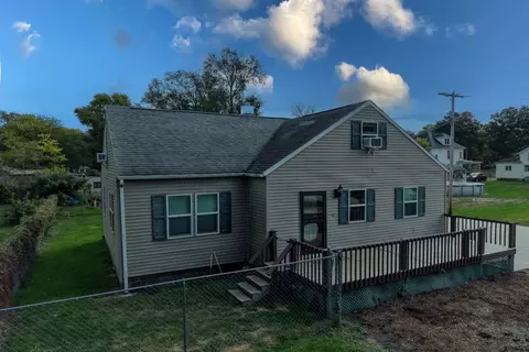 Exterior - 445 N 5th St, Sheldon, IL 60966 photo 1 of 2
