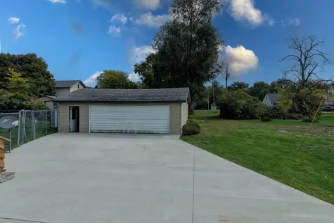 Exterior - 445 N 5th St, Sheldon, IL 60966 photo 2 of 2