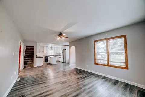 Living - 445 N 5th St, Sheldon, IL 60966 photo 3 of 4