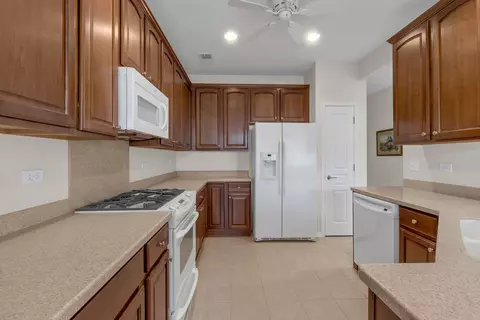 Kitchen - 2771 Beacon Point Cir, Elgin, IL 60124 photo 3 of 4