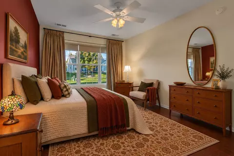 Bedroom - 2771 Beacon Point Cir, Elgin, IL 60124 photo 2 of 5