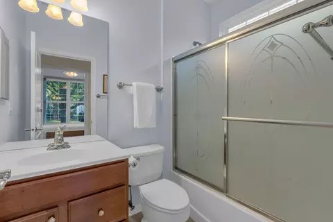 Bath - 2771 Beacon Point Cir, Elgin, IL 60124 photo 2 of 2