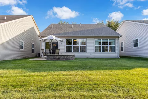 Exterior - 2771 Beacon Point Cir, Elgin, IL 60124 photo 6 of 7