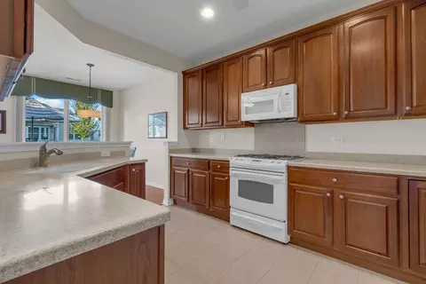 Kitchen - 2771 Beacon Point Cir, Elgin, IL 60124 photo 2 of 4