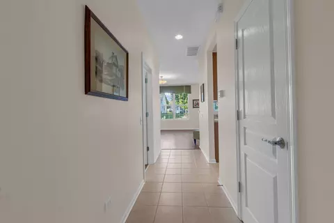 Entry Way - 2771 Beacon Point Cir, Elgin, IL 60124 photo 2 of 2