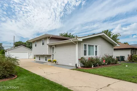 4030 N Adams St, Westmont, IL 60559