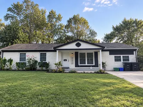 1011 W Laurel St W, Carbondale, IL 62901