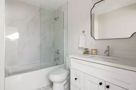 Bath - 1503 Monroe Ave, River Forest, IL 60305 photo 5 of 6