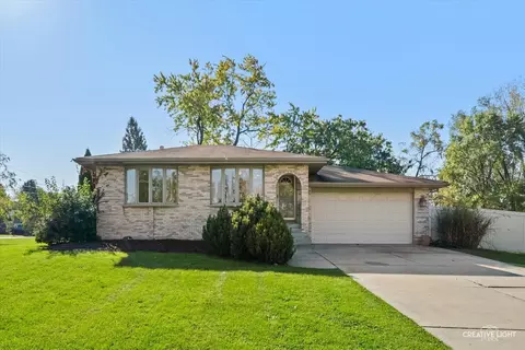 8300 S 84th Ct, Hickory Hills, IL 60457