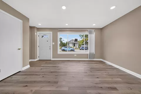 Living - 17089 Crane Ave, Hazel Crest, IL 60429 photo 2 of 3