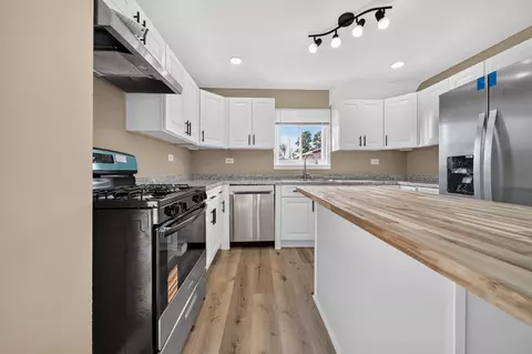 Kitchen - 17089 Crane Ave, Hazel Crest, IL 60429 photo 6 of 6