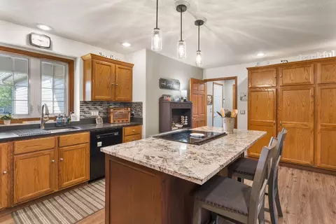 Kitchen - 17 Dexter Blvd, Park View, IA 52748 photo 3 of 5