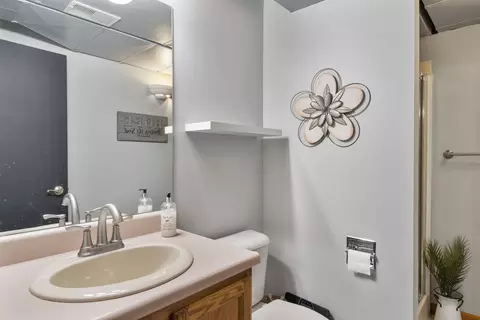 Bath - 17 Dexter Blvd, Park View, IA 52748 photo 7 of 7