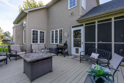 Exterior - 17 Dexter Blvd, Park View, IA 52748 photo 6 of 9