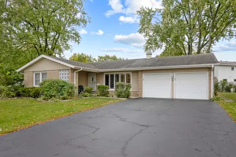 89 Grange Rd, Elk Grove Village, IL 60007