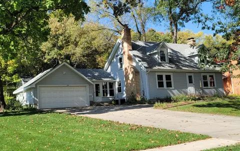 235 N Lincoln Ave, Carpentersville, IL 60110