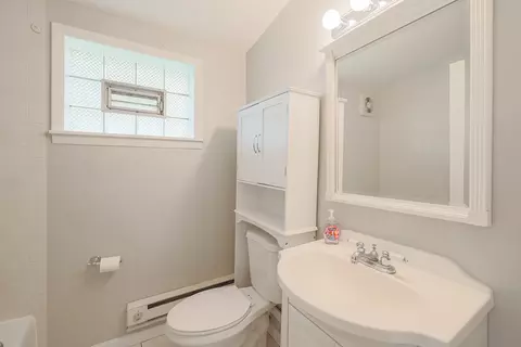 Bath - 3046 S 24th Ave #2, Broadview, IL 60155 photo 2 of 3