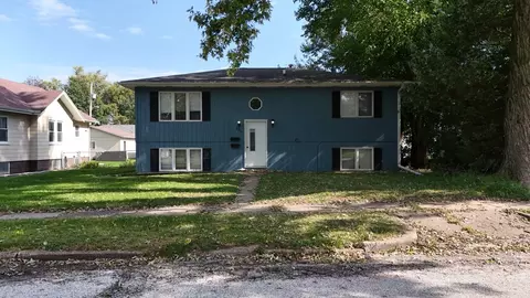426 45th St, Moline, IL 61265 photo 2