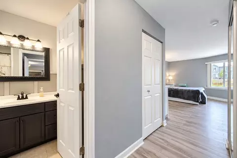 Entry Way - 5400 Astor Ln #103, Rolling Meadows, IL 60008 photo 4 of 4