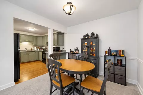 Dining - 5400 Astor Ln #103, Rolling Meadows, IL 60008 photo 1 of 2