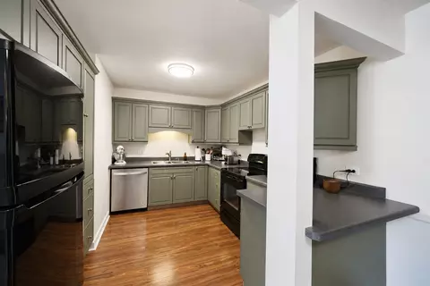 Kitchen - 5400 Astor Ln #103, Rolling Meadows, IL 60008 photo 1 of 4