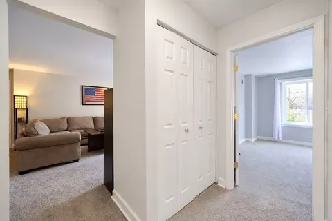 Entry Way - 5400 Astor Ln #103, Rolling Meadows, IL 60008 photo 3 of 4