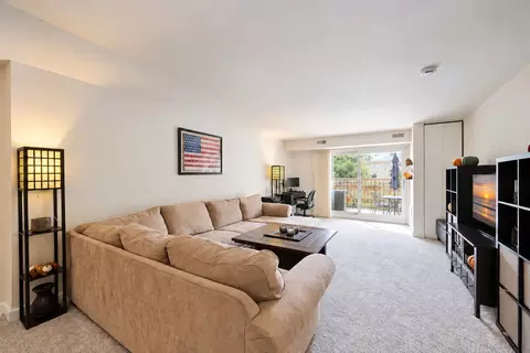 Living - 5400 Astor Ln #103, Rolling Meadows, IL 60008 photo 1 of 2