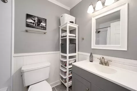 Bath - 5400 Astor Ln #103, Rolling Meadows, IL 60008 photo 1 of 2