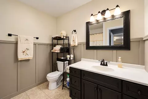Bath - 5400 Astor Ln #103, Rolling Meadows, IL 60008 photo 2 of 2