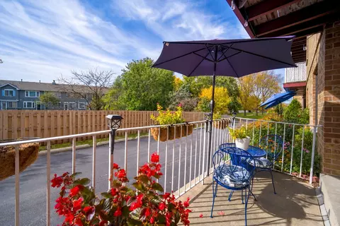 Exterior - 5400 Astor Ln #103, Rolling Meadows, IL 60008 photo 6 of 8