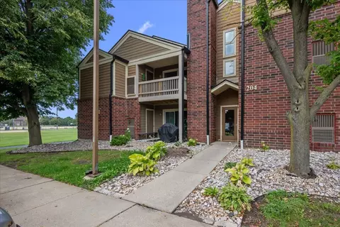 204 Glengarry Dr #102, Bloomingdale, IL 60108